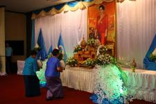 พิธีลงนามถวายพระพรชัยมงคลและเครื่องราชสักการะสมเด็จพระนางเจ้าสิริกติ์ พระบรมราชินีนาถ เนื่องในโอกาสวันเฉลิมพระชนพรรษา 85 พรรษา ปี 2560