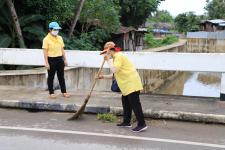 ทน.แม่สอด จัดกิจกรรมจิตอาสาพัฒนาลำห้วยแม่สอด เนื่องในวันคล้ายวันสวรรคตของพระบาทสมเด็จพระบรมชนกาธิเบศร มหาภูมิพลอดุลยเดชมหาราช บรมนาถบพิตร