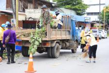 ทน.แม่สอด จัดกิจกรรมจิตอาสาพัฒนาลำห้วยแม่สอด เนื่องในวันคล้ายวันสวรรคตของพระบาทสมเด็จพระบรมชนกาธิเบศร มหาภูมิพลอดุลยเดชมหาราช บรมนาถบพิตร