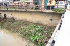 ทน.แม่สอด จัดกิจกรรมจิตอาสาพัฒนาลำห้วยแม่สอด เนื่องในวันคล้ายวันสวรรคตของพระบาทสมเด็จพระบรมชนกาธิเบศร มหาภูมิพลอดุลยเดชมหาราช บรมนาถบพิตร