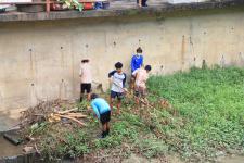 ทน.แม่สอด จัดกิจกรรมจิตอาสาพัฒนาลำห้วยแม่สอด เนื่องในวันคล้ายวันสวรรคตของพระบาทสมเด็จพระบรมชนกาธิเบศร มหาภูมิพลอดุลยเดชมหาราช บรมนาถบพิตร