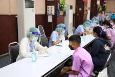 ทน.แม่สอด ร่วมกับ รพ.แม่สอด ร่วมให้บริการฉีดวัคซีนเคลื่อนที่ให้แก่นักเรียนโรงเรียนในสังกัดเทศบาลนครแม่สอด และโรงเรียนอนุกุลวิทยา