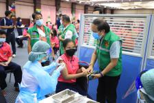 ทน.แม่สอด ร่วมกับ รพ.แม่สอด ร่วมให้บริการฉีดวัคซีนเคลื่อนที่ให้แก่นักเรียนโรงเรียนในสังกัดเทศบาลนครแม่สอด และโรงเรียนอนุกุลวิทยา