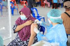 ทน.แม่สอด ร่วมกับ รพ.แม่สอด ร่วมให้บริการฉีดวัคซีนเคลื่อนที่ให้แก่ชาวต่างชาติในเขตเทศบาลนครแม่สอด 