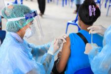 ทน.แม่สอด ร่วมกับ รพ.แม่สอด ร่วมให้บริการฉีดวัคซีนเคลื่อนที่ให้แก่ชาวต่างชาติในเขตเทศบาลนครแม่สอด 