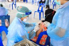 ทน.แม่สอด ร่วมกับ รพ.แม่สอด ร่วมให้บริการฉีดวัคซีนเคลื่อนที่ให้แก่ชาวต่างชาติในเขตเทศบาลนครแม่สอด 