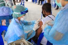 ทน.แม่สอด ร่วมกับ รพ.แม่สอด ร่วมให้บริการฉีดวัคซีนเคลื่อนที่ให้แก่ชาวต่างชาติในเขตเทศบาลนครแม่สอด 