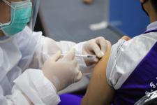 ทน.แม่สอด ร่วมกับ รพ.แม่สอด ร่วมให้บริการฉีดวัคซีนเคลื่อนที่ให้แก่นักเรียนโรงเรียนในสังกัดเทศบาลนครแม่สอด 