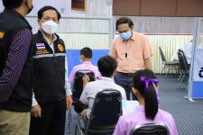 ทน.แม่สอด ร่วมกับ รพ.แม่สอด ร่วมให้บริการฉีดวัคซีนเคลื่อนที่ให้แก่นักเรียนโรงเรียนในสังกัดเทศบาลนครแม่สอด 