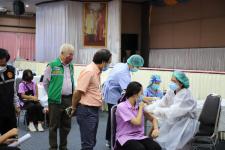 ทน.แม่สอด ร่วมกับ รพ.แม่สอด ร่วมให้บริการฉีดวัคซีนเคลื่อนที่ให้แก่นักเรียนโรงเรียนในสังกัดเทศบาลนครแม่สอด 