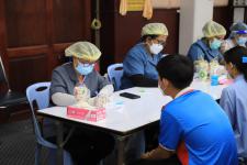 ทน.แม่สอด ร่วมกับ รพ.แม่สอด ร่วมให้บริการฉีดวัคซีนเคลื่อนที่ให้แก่นักเรียนโรงเรียนในสังกัดเทศบาลนครแม่สอด 