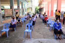 ทน.แม่สอด ลงพื่นที่ตรวจเยี่ยมการตรวจATK ของครูและนักเรียนในโรงเรียนสังกัดเทศบาลนครแม่สอด