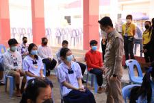 ทน.แม่สอด ลงพื่นที่ตรวจเยี่ยมการตรวจATK ของครูและนักเรียนในโรงเรียนสังกัดเทศบาลนครแม่สอด