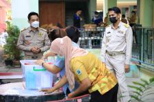 ทน.แม่สอด ลงพื่นที่ตรวจเยี่ยมการตรวจATK ของครูและนักเรียนในโรงเรียนสังกัดเทศบาลนครแม่สอด