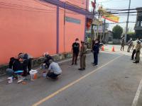 ทน.แม่สอด ร่วมกับ สภ.แม่สอด ลงพื้นที่ตีเส้นถนนในเขตเทศบาลนครแม่สอด