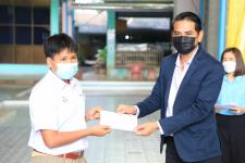 ทน.แม่สอด ร่วมมอบทุนการศึกษาปัจจัยพื้นฐานนักเรียนยากจน โรงเรียนเทศบาลวัดชุมพลคีรี