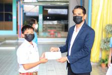 ทน.แม่สอด ร่วมมอบทุนการศึกษาปัจจัยพื้นฐานนักเรียนยากจน โรงเรียนเทศบาลวัดชุมพลคีรี