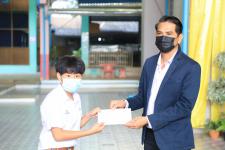 ทน.แม่สอด ร่วมมอบทุนการศึกษาปัจจัยพื้นฐานนักเรียนยากจน โรงเรียนเทศบาลวัดชุมพลคีรี