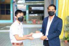 ทน.แม่สอด ร่วมมอบทุนการศึกษาปัจจัยพื้นฐานนักเรียนยากจน โรงเรียนเทศบาลวัดชุมพลคีรี