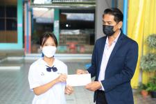 ทน.แม่สอด ร่วมมอบทุนการศึกษาปัจจัยพื้นฐานนักเรียนยากจน โรงเรียนเทศบาลวัดชุมพลคีรี