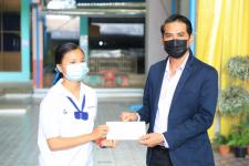 ทน.แม่สอด ร่วมมอบทุนการศึกษาปัจจัยพื้นฐานนักเรียนยากจน โรงเรียนเทศบาลวัดชุมพลคีรี