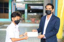 ทน.แม่สอด ร่วมมอบทุนการศึกษาปัจจัยพื้นฐานนักเรียนยากจน โรงเรียนเทศบาลวัดชุมพลคีรี