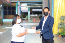 ทน.แม่สอด ร่วมมอบทุนการศึกษาปัจจัยพื้นฐานนักเรียนยากจน โรงเรียนเทศบาลวัดชุมพลคีรี