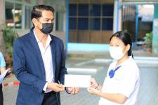 ทน.แม่สอด ร่วมมอบทุนการศึกษาปัจจัยพื้นฐานนักเรียนยากจน โรงเรียนเทศบาลวัดชุมพลคีรี