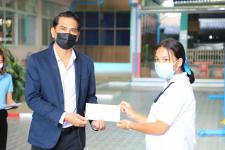 ทน.แม่สอด ร่วมมอบทุนการศึกษาปัจจัยพื้นฐานนักเรียนยากจน โรงเรียนเทศบาลวัดชุมพลคีรี