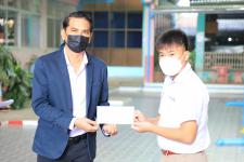 ทน.แม่สอด ร่วมมอบทุนการศึกษาปัจจัยพื้นฐานนักเรียนยากจน โรงเรียนเทศบาลวัดชุมพลคีรี