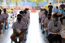 ทน.แม่สอด ร่วมมอบทุนการศึกษาปัจจัยพื้นฐานนักเรียนยากจน โรงเรียนเทศบาลวัดชุมพลคีรี
