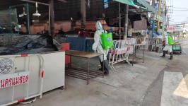 ทน.แม่สอด พ่นยาฆ่าเชื้อ-ทำความสะอาด ในพื้นที่ตลาดสดบ้านเหนือ เพื่อป้องกันควบคุมการแพร่ระบาดของโรค (COVID -19)