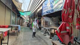ทน.แม่สอด พ่นยาฆ่าเชื้อ-ทำความสะอาด ในพื้นที่ตลาดสดบ้านเหนือ เพื่อป้องกันควบคุมการแพร่ระบาดของโรค (COVID -19)