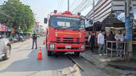 ทน.แม่สอด พ่นยาฆ่าเชื้อ-ทำความสะอาด ในพื้นที่ตลาดสดบ้านเหนือ เพื่อป้องกันควบคุมการแพร่ระบาดของโรค (COVID -19)