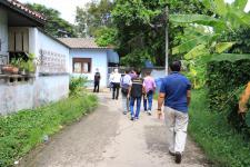 ทน.แม่สอด ลงพื้นที่สำรวจแก้ไขปัญหาน้ำท่วมขังในชุมชนวัดหลวง บริเวณหมู่บ้านถุงทอง