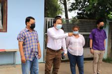 ทน.แม่สอด ลงพื้นที่สำรวจแก้ไขปัญหาน้ำท่วมขังในชุมชนวัดหลวง บริเวณหมู่บ้านถุงทอง