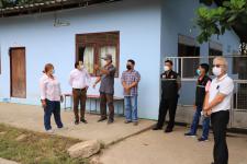 ทน.แม่สอด ลงพื้นที่สำรวจแก้ไขปัญหาน้ำท่วมขังในชุมชนวัดหลวง บริเวณหมู่บ้านถุงทอง