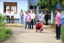 ทน.แม่สอด ลงพื้นที่สำรวจแก้ไขปัญหาน้ำท่วมขังในชุมชนวัดหลวง บริเวณหมู่บ้านถุงทอง