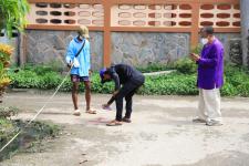 ทน.แม่สอด ลงพื้นที่สำรวจแก้ไขปัญหาน้ำท่วมขังในชุมชนวัดหลวง บริเวณหมู่บ้านถุงทอง