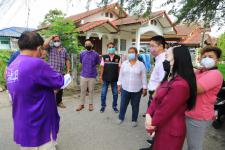 ทน.แม่สอด ลงพื้นที่สำรวจแก้ไขปัญหาน้ำท่วมขังในชุมชนวัดหลวง บริเวณหมู่บ้านถุงทอง