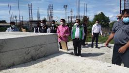 ทน.แม่สอด ลงพื้นที่ติดตามผลการดำเนินงานโครงการก่อสร้างศาลสมเด็จพระนเรศวรมหาราช