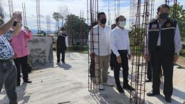 ทน.แม่สอด ลงพื้นที่ติดตามผลการดำเนินงานโครงการก่อสร้างศาลสมเด็จพระนเรศวรมหาราช