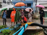 ทน.แม่สอด ลงพื้นที่แก้ไขปัญหาน้ำท่วมในเขตเทศบาลนครแม่สอด