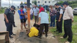 ทน.แม่สอด ดำเนินการแก้ปัญหาท่อระบายน้ำอุดตันในเขตเทศบาลนครแม่สอด