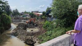 ทน.แม่สอด ลงพื้นที่ติดตามผลการดำเนินงานโครงการก่อสร้าง รางระบายน้ำในเขตเทศบาลนครแม่สอด