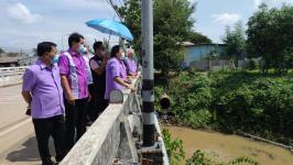 ทน.แม่สอด ลงพื้นที่ติดตามผลการดำเนินงานโครงการก่อสร้าง รางระบายน้ำในเขตเทศบาลนครแม่สอด