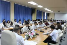 ดร.เทอดเกียรติ ชินสรนันท์ นายกเทศมนตรีนครแม่สอด เป็นประธานในการ ประชุมเพื่อรับฟังกำหนดการและเตรียมความพร้อมในการเดินทางเพื่อเข้าร่วมโครงการอบรบเชิงปฏิบัติการหลักสูตรการพัฒนาสมรรถนะบุคลากรของเทศบาลนครแม่สอด  เพื่อรองรับเขตพัฒนาเศรษฐกิจพิเศษตาก  เตรียมความพ