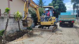 ทน.แม่สอด ลงพื้นที่ติดตามโครงการก่อสร้างรางระบายน้ำรูปตัวยู