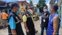 ทน.แม่สอด ลงพื้นที่ติดตามโครงการก่อสร้างรางระบายน้ำรูปตัวยู