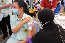 ทน.แม่สอด ให้บริการฉีดวัคซีนแก่ประชาชนในเขตเทศบาลนครแม่สอด